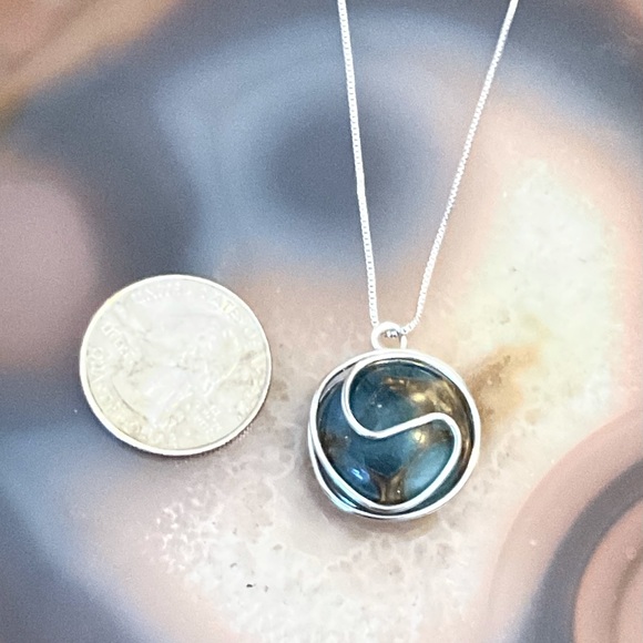 Agate necklace ting yang silver wire wrap blue agate pendant handmade unisex - Picture 3 of 9